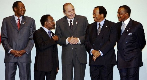 Jacques Chirac avec Blaise Compaoré, Omar Bongo, Paul Biya et Denis Sassou Nguesso, le 16 février 2007. Jacques Chirac avec Blaise Compaoré, Omar Bongo, Paul Biya et Denis Sassou Nguesso, le 16 février 2007.