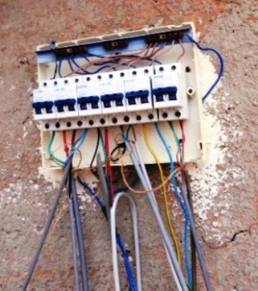 Nouakchott : les niches et les poteaux électriques sèment la panique Nouakchott : les niches et les poteaux électriques sèment la panique