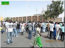 Mauritanie : Des affrontements violents entre la police et des Négro-mauritaniens manifestant contre l’enrôlement des populations. Mauritanie : Des affrontements violents entre la police et des Négro-mauritaniens manifestant contre l’enrôlement des populations.