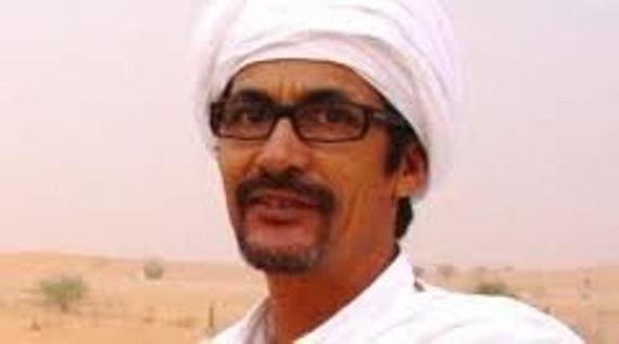M. Mohamed Lemine Ould Dade, est par ailleurs connu pour son engagement personnel contre l'esclavage en Mauritanie. Il est l'unique « Maître » à avoir accepté de parler de ce problème à des journalistes et à avoir expliqué comment il a libéré et accompagné l'esclave qu'il avait reçu à sa naissance. M. Mohamed Lemine Ould Dade, est par ailleurs connu pour son engagement personnel contre l'esclavage en Mauritanie. Il est l'unique « Maître » à avoir accepté de parler de ce problème à des journalistes et à avoir expliqué comment il a libéré et accompagné l'esclave qu'il avait reçu à sa naissance.