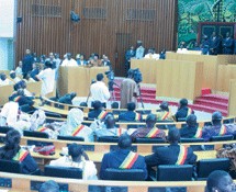SENEGAL - MOUAMMAR EL KADHAFFI DEVANT LES DÉPUTÉS : SENEGAL - MOUAMMAR EL KADHAFFI DEVANT LES DÉPUTÉS :
