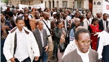 DIX-SEPTIEME ANNIVERSAIRE DE LA DEPORTATION DE NEGRO-MAURITANIENS : LE CRI DE CUR DES BANNIS DIX-SEPTIEME ANNIVERSAIRE DE LA DEPORTATION DE NEGRO-MAURITANIENS : LE CRI DE CUR DES BANNIS