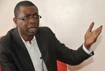 Youssou N'Dour dénonce un «coup de force» du président Wade, ajoutant: «Je suis candidat et je le reste.» Youssou N'Dour dénonce un «coup de force» du président Wade, ajoutant: «Je suis candidat et je le reste.»