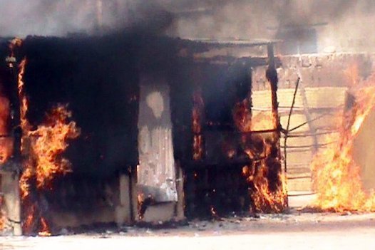 Commerce en feu à Tombouctou, région contrôlée par le Mouvement national de libération de l'Azawad Commerce en feu à Tombouctou, région contrôlée par le Mouvement national de libération de l'Azawad
