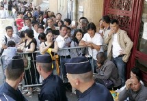 FRANCE : CENT MILLE SIGNATURES POUR LES ENFANTS SANS PAPIERS