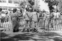 MATAM/GREVE DES COMMERÇANTS : VIOLENTS HEURTS ENTRE MANIFESTANTS ET FORCES DE L’ORDRE - LA MAISON DU MAIRE DEUX FOIS INCENDIEE, DES BLESSES GRAVES MATAM/GREVE DES COMMERÇANTS : VIOLENTS HEURTS ENTRE MANIFESTANTS ET FORCES DE L’ORDRE - LA MAISON DU MAIRE DEUX FOIS INCENDIEE, DES BLESSES GRAVES