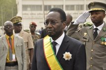 Mali: le président intérimaire Dioncounda Traoré frappé par des manifestants Mali: le président intérimaire Dioncounda Traoré frappé par des manifestants