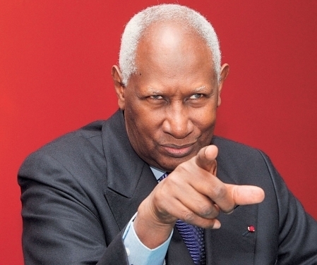 «Ceux qui défendent le plus le français dans les arènes internationales, ce sont les Québécois et les Africains», dit le secrétaire général de la Francophonie, Abdou Diouf. «Ceux qui défendent le plus le français dans les arènes internationales, ce sont les Québécois et les Africains», dit le secrétaire général de la Francophonie, Abdou Diouf.
