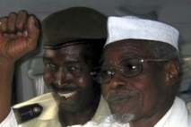 La justice ordonne au Sénégal de poursuivre ou extrader l'ex-président tchadien Habré La justice ordonne au Sénégal de poursuivre ou extrader l'ex-président tchadien Habré