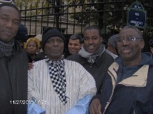 Murtudo au centre et en boubou lors d' une manif à paris Murtudo au centre et en boubou lors d' une manif à paris