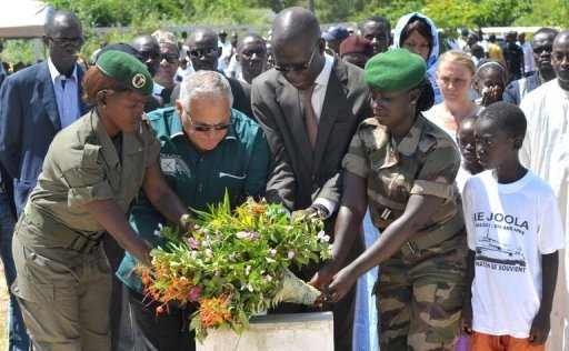 Sénégal: le naufrage du Joola commémoré dans la sobriété et le recueillement Sénégal: le naufrage du Joola commémoré dans la sobriété et le recueillement