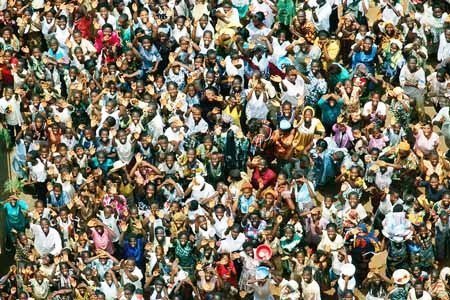 L'Afrique, un explosif eldorado du XXIe siècle : Près de 200 millions d’Africains sont âgés de 15 à 24, et ce nombre aura doublé d’ici à 2045. La bombe à retardement est bien là. L'Afrique, un explosif eldorado du XXIe siècle : Près de 200 millions d’Africains sont âgés de 15 à 24, et ce nombre aura doublé d’ici à 2045. La bombe à retardement est bien là.
