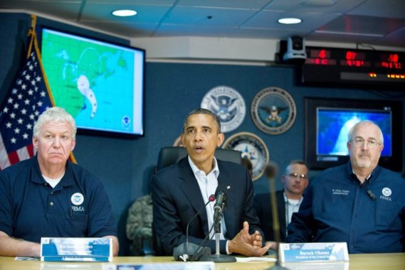 Face à Sandy, le président Obama met sa campagne sur la glace Face à Sandy, le président Obama met sa campagne sur la glace