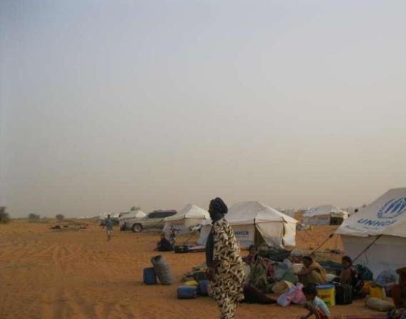 Des réfugiés maliens au camp de Mbera, en Mauritanie. Des réfugiés maliens au camp de Mbera, en Mauritanie.