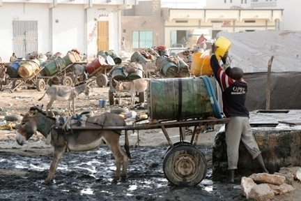 Distribution de l'eau à Nouakchott, la capitale mauritanienne. Distribution de l'eau à Nouakchott, la capitale mauritanienne.