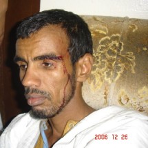 Ould Bezeid brutalisé par la police (photo Al-Akhbar)