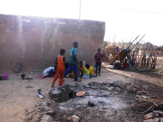 Enfants de réfugiés à Bakel. Enfants de réfugiés à Bakel.