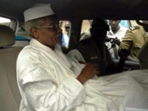 Sénégal: première nuit en garde à vue pour Hissène Habré Sénégal: première nuit en garde à vue pour Hissène Habré