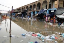 Les Nouakchottois en ont marre de patauger dans l'eau et la boue Les Nouakchottois en ont marre de patauger dans l'eau et la boue