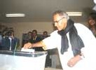 Le candidat Ahmed Ould Daddah vote au bureau N° 18 de l'E.N.S Le candidat Ahmed Ould Daddah vote au bureau N° 18 de l'E.N.S