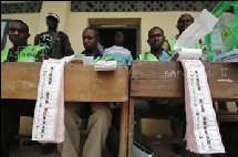 Nigeria: le pays attend les résultats, le parti au pouvoir est en tête Nigeria: le pays attend les résultats, le parti au pouvoir est en tête