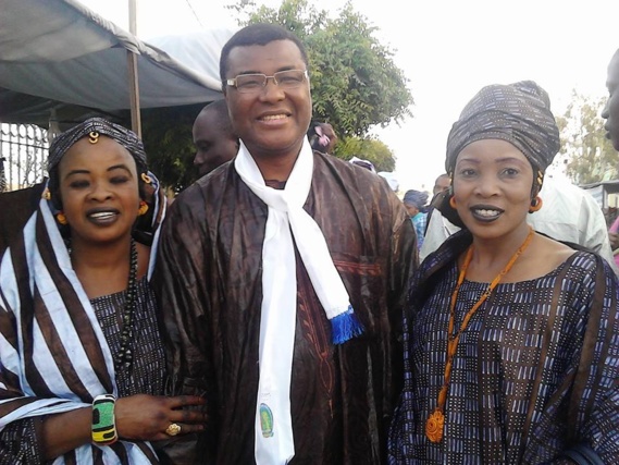 Ousmane Diagana avec ses soeurs Ousmane Diagana avec ses soeurs
