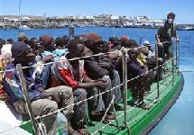 EMIGRATION - Plus d’un demi millier de clandestins rapatriés : L’Espagne les expulse, le Sénégal les refoule de Dakar EMIGRATION - Plus d’un demi millier de clandestins rapatriés : L’Espagne les expulse, le Sénégal les refoule de Dakar