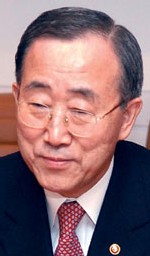 BAN KI-MOON DÉCLARE QUE LE PROCÈS DE CHARLES TAYLOR CONTRIBUE À LA LUTTE CONTRE L’IMPUNITÉ ET AU RENFORCEMENT DE L’ÉTAT DE DROIT DANS LE MONDE BAN KI-MOON DÉCLARE QUE LE PROCÈS DE CHARLES TAYLOR CONTRIBUE À LA LUTTE CONTRE L’IMPUNITÉ ET AU RENFORCEMENT DE L’ÉTAT DE DROIT DANS LE MONDE
