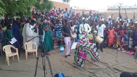 En images: Ce dimanche 15 juin 2014 la population de Magama très enjouée et déterminée à soutenir le candidat Ibrahima Moctar Sarr En images: Ce dimanche 15 juin 2014 la population de Magama très enjouée et déterminée à soutenir le candidat Ibrahima Moctar Sarr