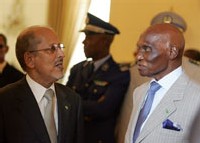 Le président mauritanien Sidi Ould Cheikh Abdallahi reçu par son homologue sénégalais, Abdulaye Wade, le 9 juillet Le président mauritanien Sidi Ould Cheikh Abdallahi reçu par son homologue sénégalais, Abdulaye Wade, le 9 juillet