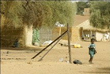 Un enfant dans le camp de réfugiés de Ndioum, au Nord du Sénégal le 18 juillet 2007 Un enfant dans le camp de réfugiés de Ndioum, au Nord du Sénégal le 18 juillet 2007