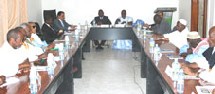 Le comité ministériel se réunit avec les personnes ressources Le comité ministériel se réunit avec les personnes ressources