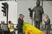 La Grande-Bretagne érige une statue en l’honneur de Mandela La Grande-Bretagne érige une statue en l’honneur de Mandela