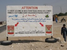 Sur la route entre Boulanouar et Nouadhibou, dans le nord-est mauritanien Sur la route entre Boulanouar et Nouadhibou, dans le nord-est mauritanien