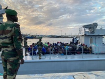 Sénégal : dans le port de Dakar, le dépit de migrants interceptés en mer par la marine Sénégal : dans le port de Dakar, le dépit de migrants interceptés en mer par la marine
