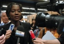 La télévision tchadienne a diffusé vendredi des images des responsables de l'ONG française accusés d'enlèvement et de trafic d'enfants, qui voulaient faire partir 103 enfants clandestinement du Darfour La télévision tchadienne a diffusé vendredi des images des responsables de l'ONG française accusés d'enlèvement et de trafic d'enfants, qui voulaient faire partir 103 enfants clandestinement du Darfour