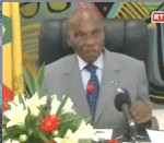 Adresse à la Nation - Wade annonce la baisse généralisée des salaires, et devrait resserrer son gouvernement Adresse à la Nation - Wade annonce la baisse généralisée des salaires, et devrait resserrer son gouvernement