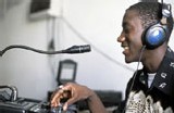 L’Afrique à l’écoute des radios de la paix L’Afrique à l’écoute des radios de la paix