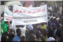 Marche du Manifeste pour les droits des haratines à Nouakchott : Forte mobilisation. Marche du Manifeste pour les droits des haratines à Nouakchott : Forte mobilisation.