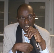 Abderrahmane Ngaïdé expose des tableaux pour donner vie à des 'images mortes" Abderrahmane Ngaïdé expose des tableaux pour donner vie à des 'images mortes"