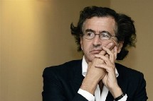 Bernard-Henri Lévy dénonce les 'révisionnistes' au sujet du Darfour Bernard-Henri Lévy dénonce les 'révisionnistes' au sujet du Darfour