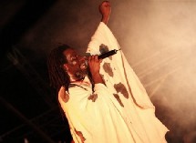 Devant 6.000 fans, Tiken Jah Fakoly fête son retour en Côte d'Ivoire Devant 6.000 fans, Tiken Jah Fakoly fête son retour en Côte d'Ivoire