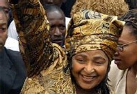 Winnie Mandela entre en scène dans la course à la tête de l’ANC Winnie Mandela entre en scène dans la course à la tête de l’ANC