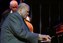 Le pianiste canadien, géant du jazz, Oscar Peterson n'est plus. Le pianiste canadien, géant du jazz, Oscar Peterson n'est plus.