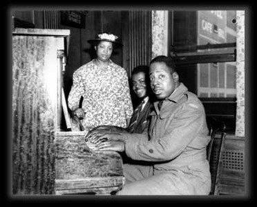 Le pianiste canadien, géant du jazz, Oscar Peterson n'est plus. Le pianiste canadien, géant du jazz, Oscar Peterson n'est plus.