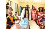 Le candidat Mamadou Bocar Ba vote au bureau N°3 à l’école 2 au Ksar