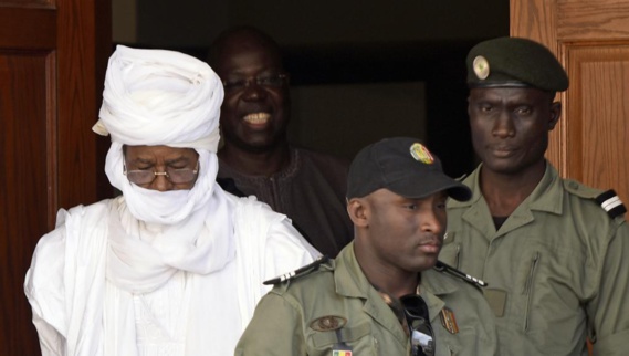 Sénégal: Hissène Habré comparaît de force à la reprise de son procès Sénégal: Hissène Habré comparaît de force à la reprise de son procès