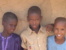 Enfants réfugiés mauritaniens dans un camp de Ndioum Enfants réfugiés mauritaniens dans un camp de Ndioum