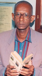 Louis CAMARA sur la littérature sénégalaise : ‘La mode est aux autobiographies qui n'intéressent que leurs auteurs’ Louis CAMARA sur la littérature sénégalaise : ‘La mode est aux autobiographies qui n'intéressent que leurs auteurs’
