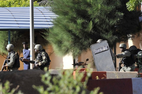 Terrible attentat.  Bamako: au moins 27 morts parmi les clients et employés